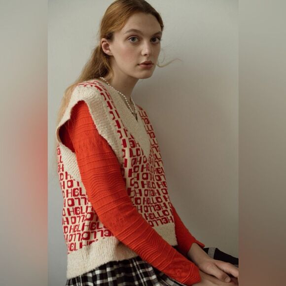 Urban Outfitters Jordie Jacquard Sweater Vest in Red Multi Hello Print M NWOT - Picture 3 of 12